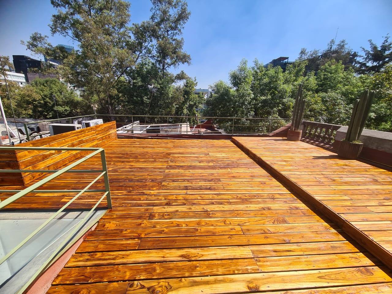 Terraza de madera de exterior